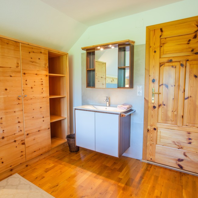 Waschbereich im Zirbenzimmer