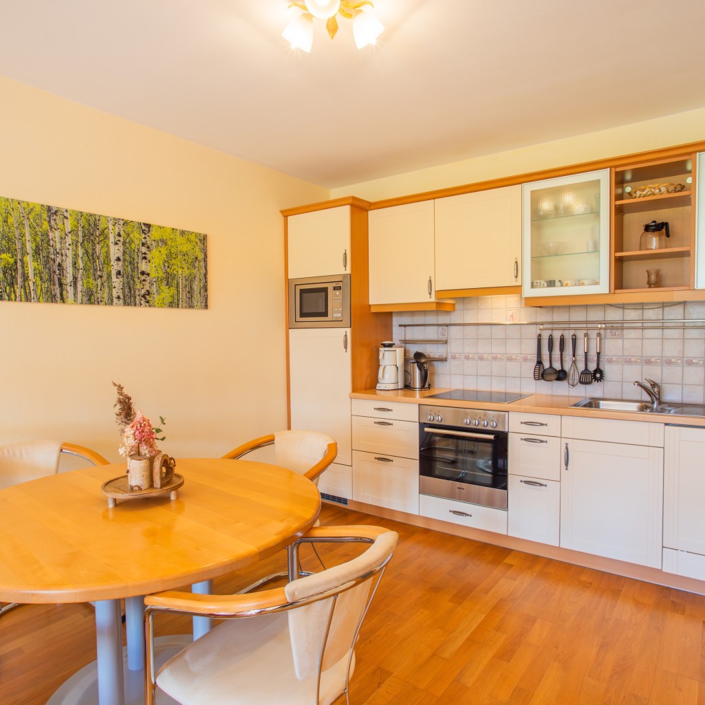 Küche mit Essbereich