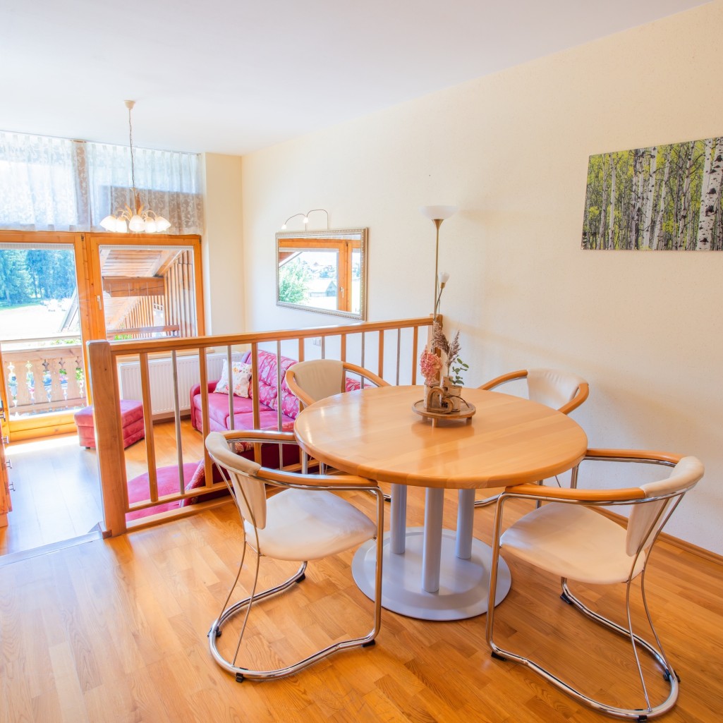 Wohnküche mit Balkon