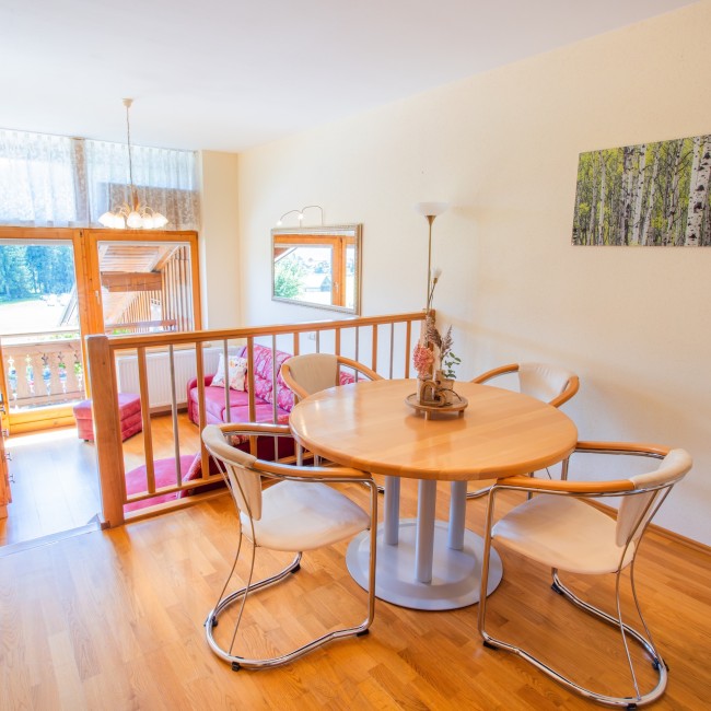 Wohnküche mit Balkon