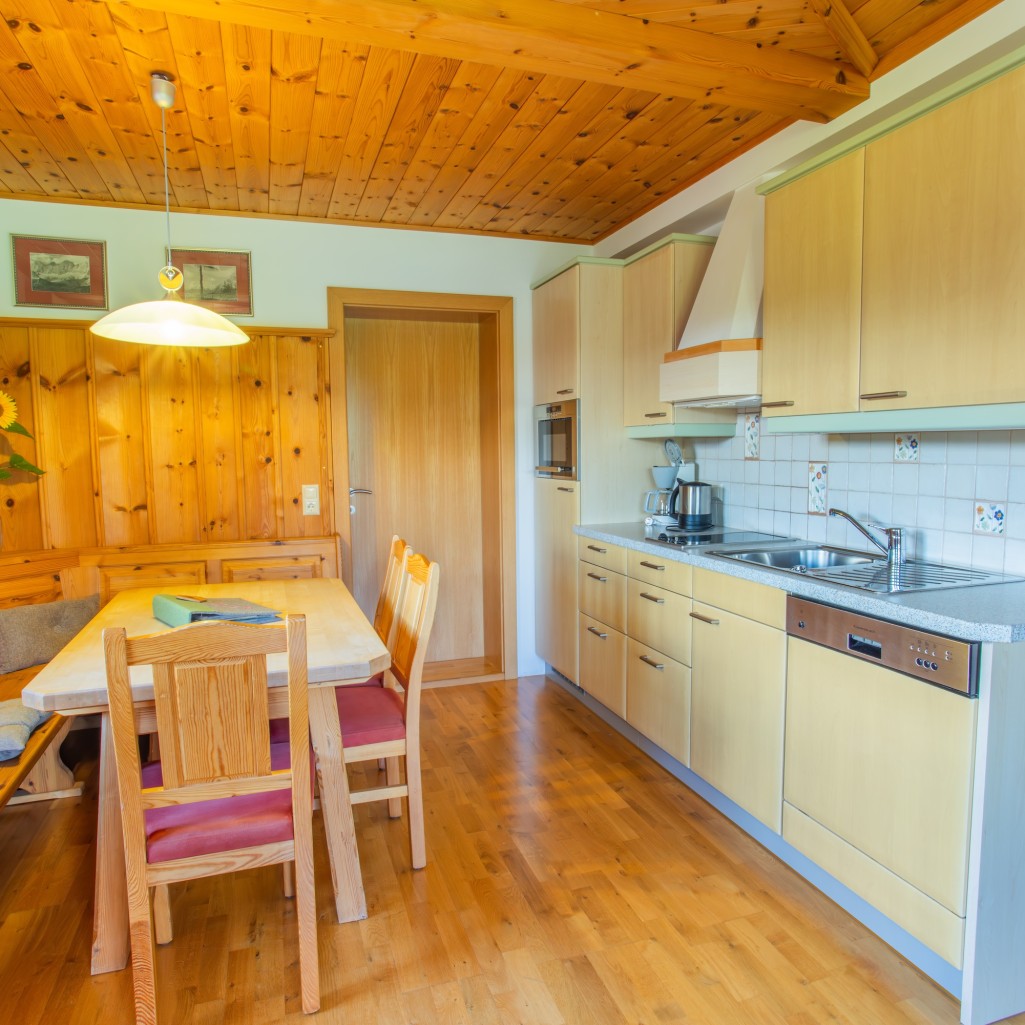 Küche mit Essbereich