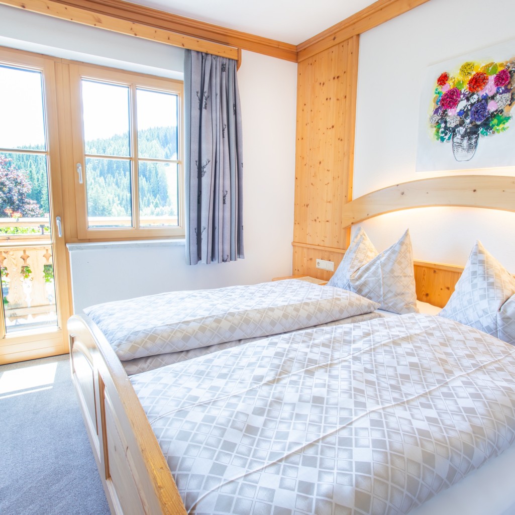 Schlafzimmer mit Balkon