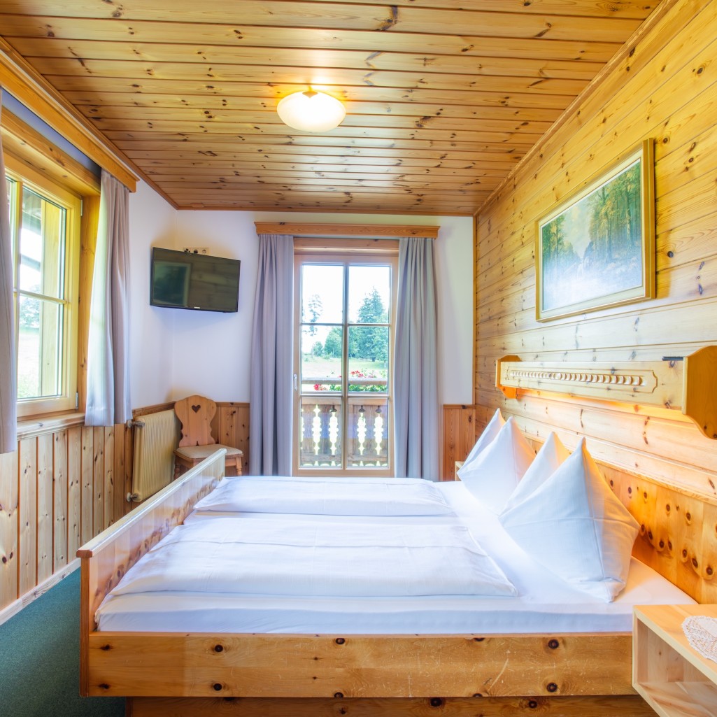 Separates Schlafzimmer mit Balkon